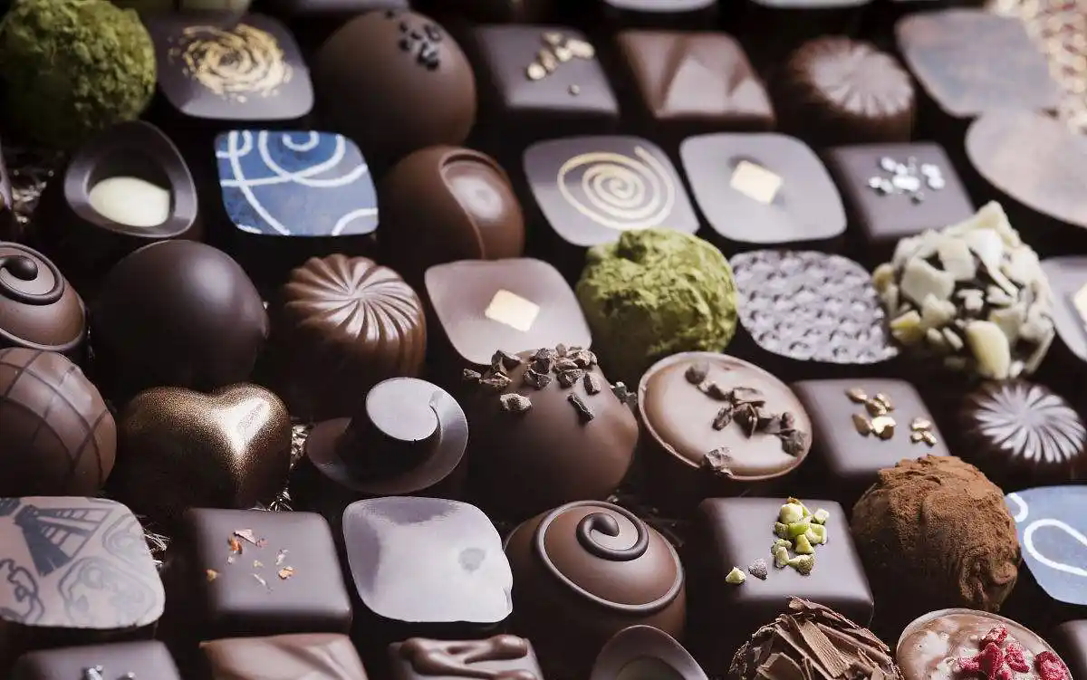 答疑解惑|巧克力表面发白是发霉了吗